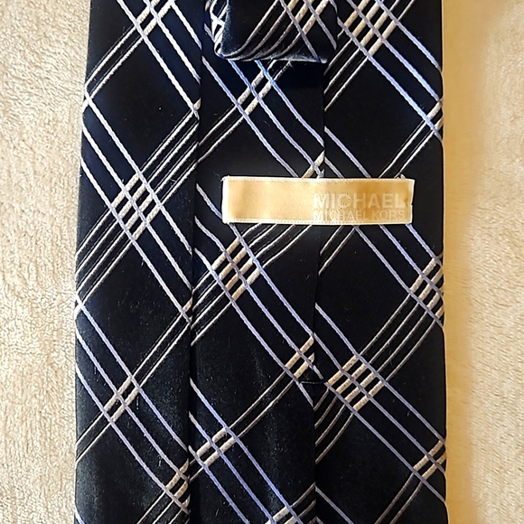 Michael Kors 100% Silk Tie. - Picture 4 of 13